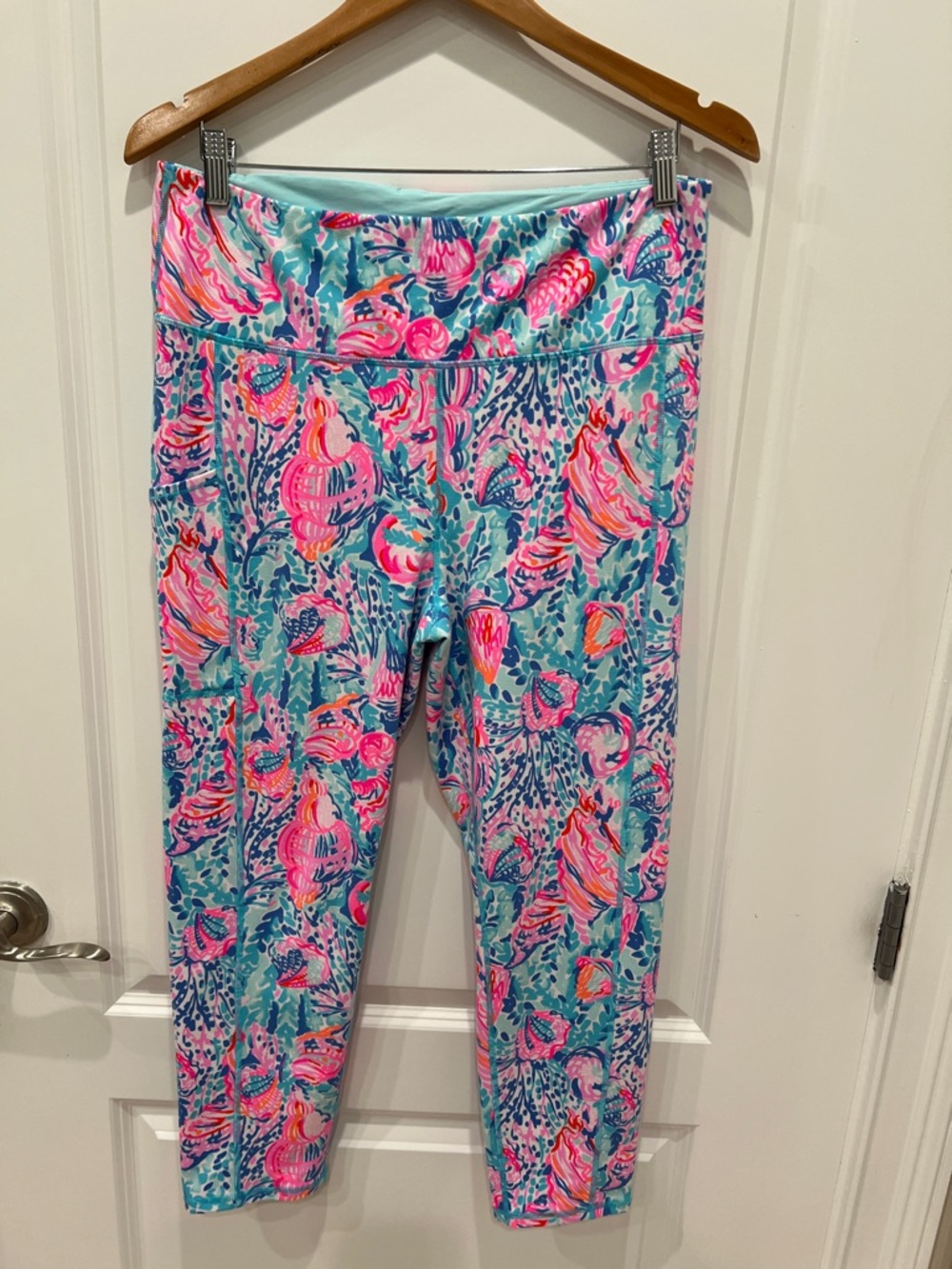 Lilly Pulitzer Pink & Aqua Seashell Capri Leggings
